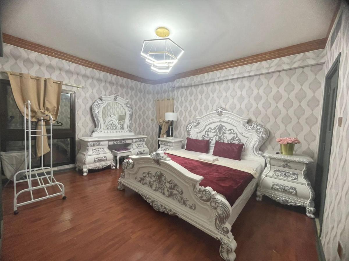 Private Hall Bed And Washroom In Shared Flat 302-1