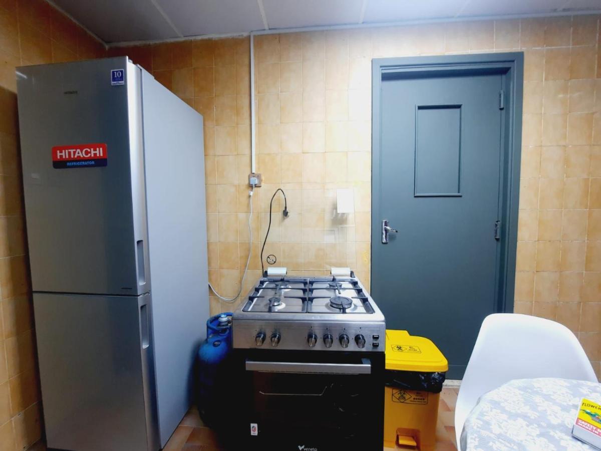 Private Hall Bed And Washroom In Shared Flat 302-1 Abu Dhabi