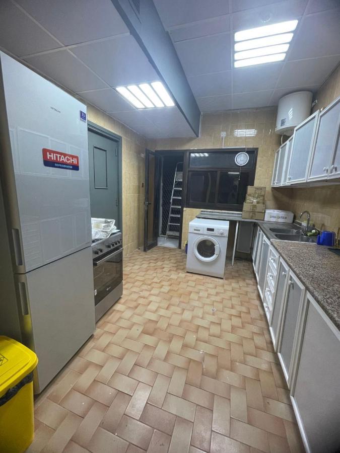 Private Hall Bed And Washroom In Shared Flat 302-1 Apartment *