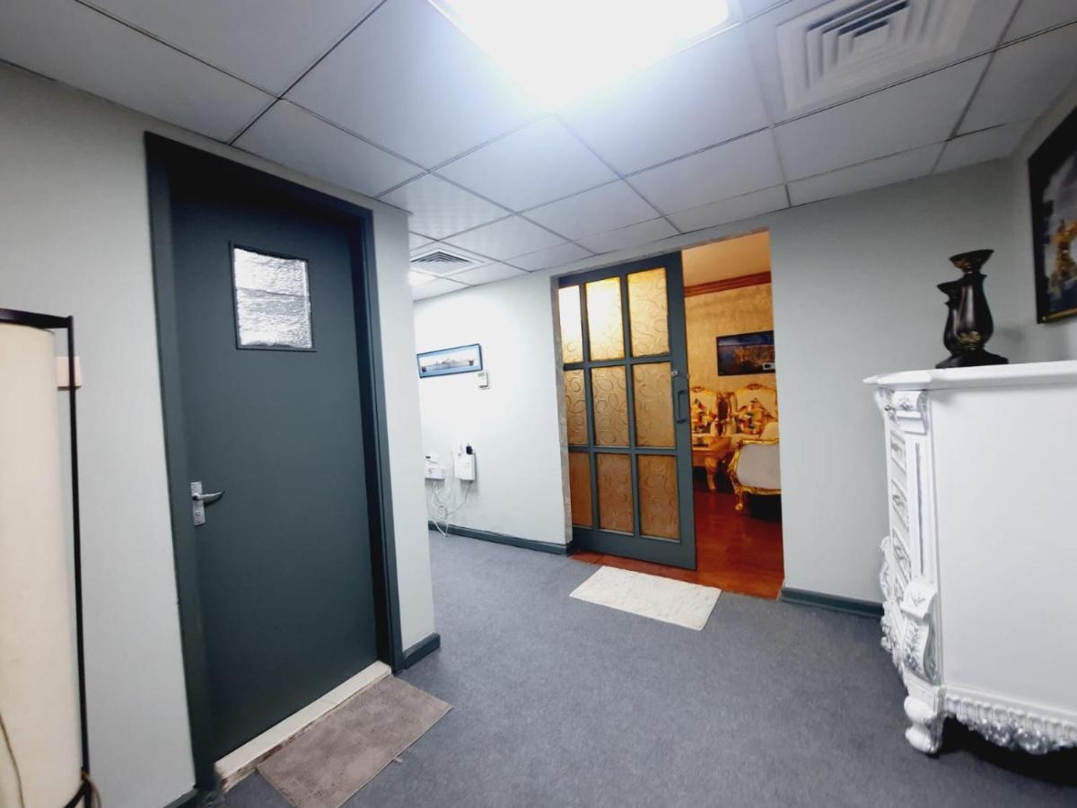 Private Hall Bed And Washroom In Shared Flat 302-1 Apartment Abu Dhabi